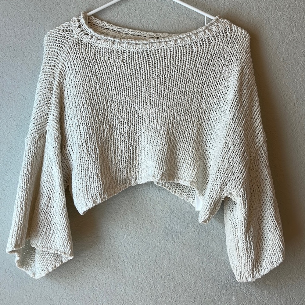 White knitted sweater/cropped urban outfit